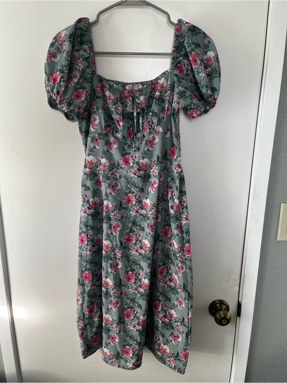 Lizzy Clothing: Midi Floral dress Large